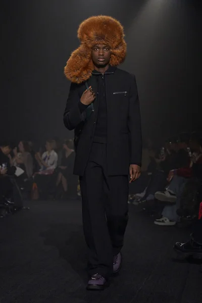 Look 25